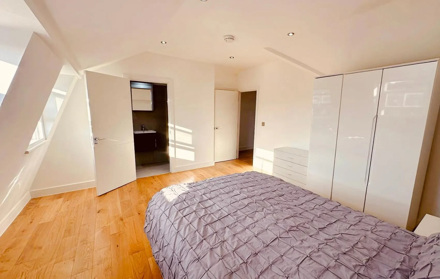 3 Bed 2 Bath Apartment Near Greenwich Park 6 Guests Maximum London