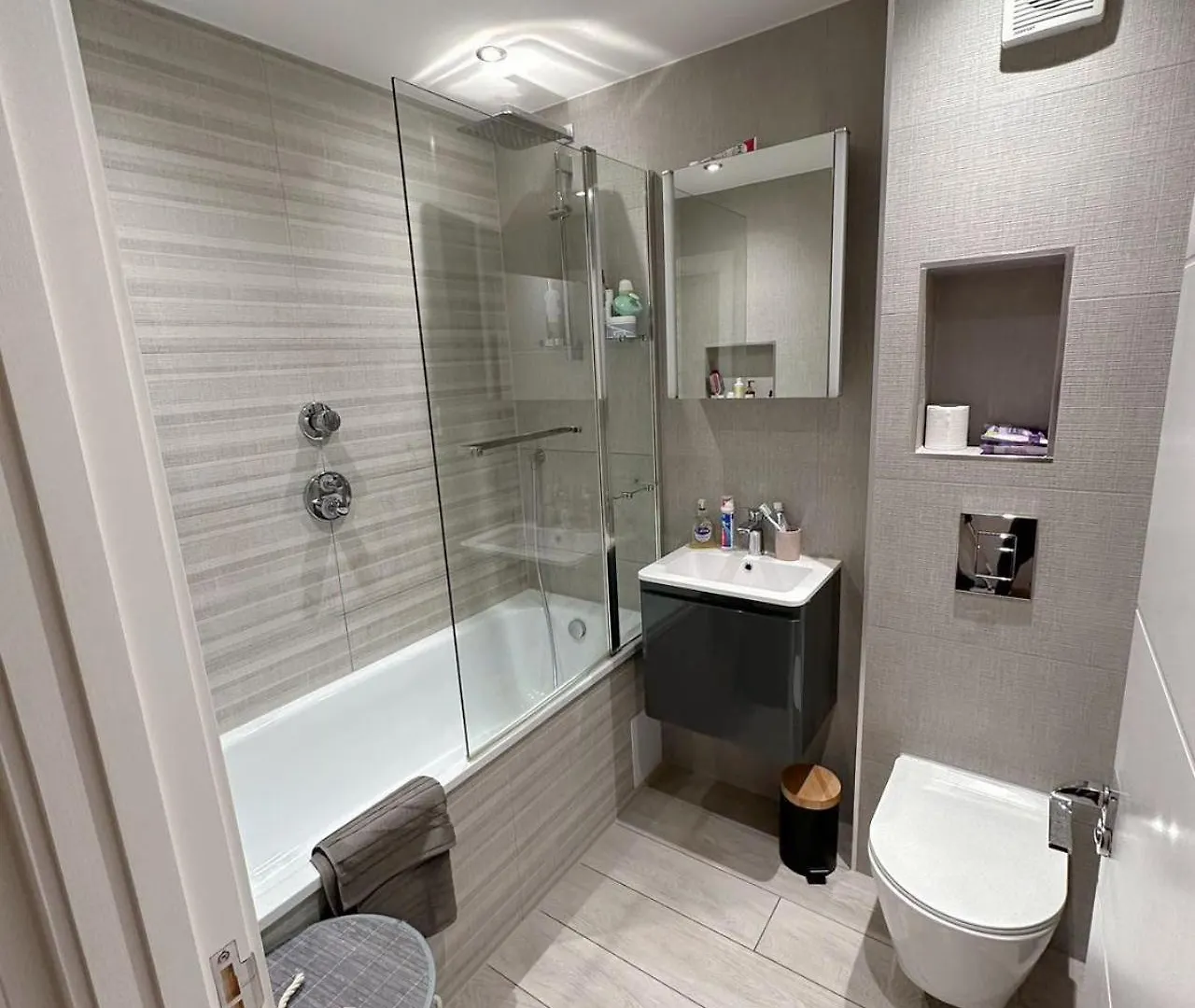 3 Bed 2 Bath Apartment Near Greenwich Park 6 Guests Maximum London
