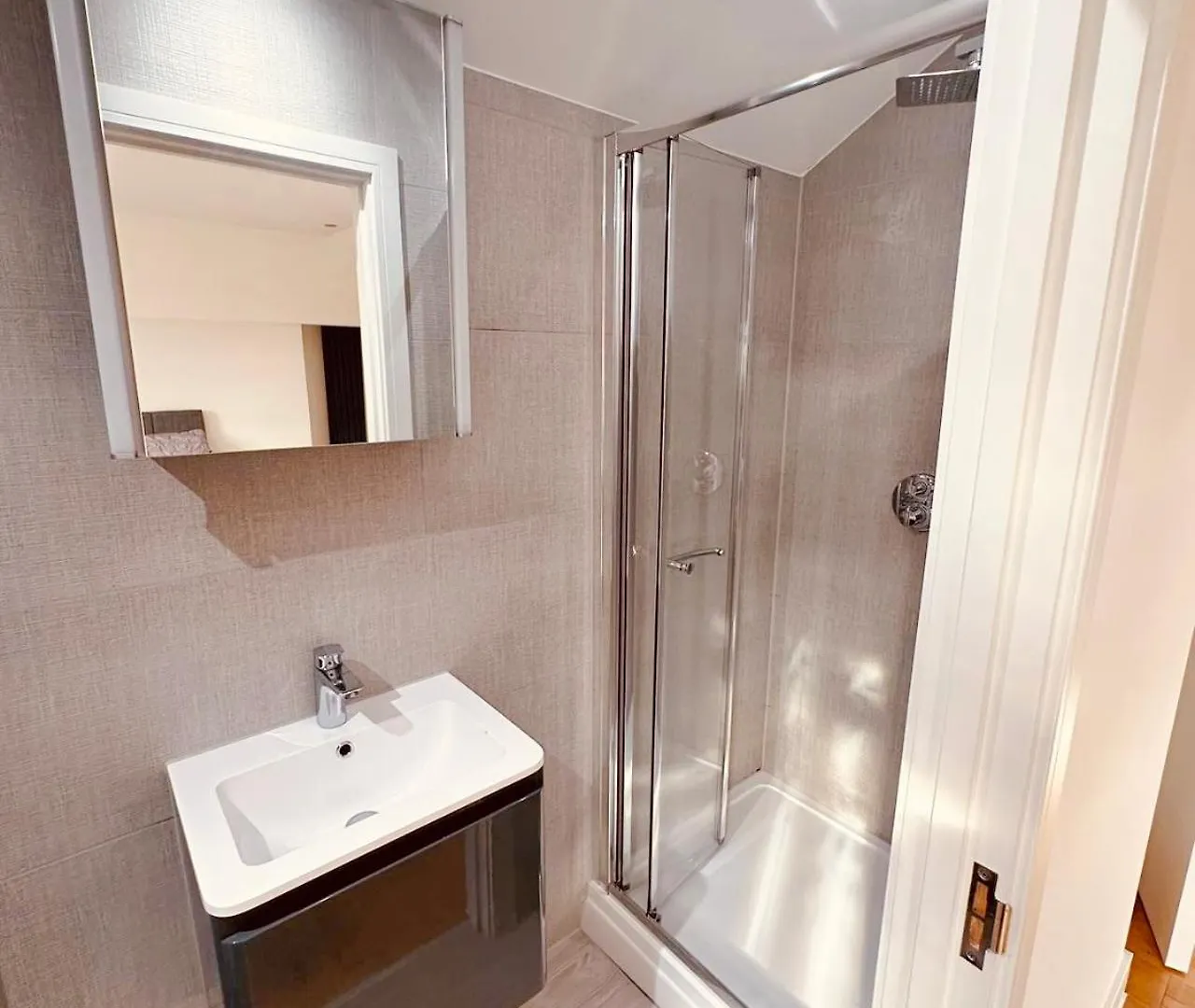 3 Bed 2 Bath Apartment Near Greenwich Park 6 Guests Maximum London